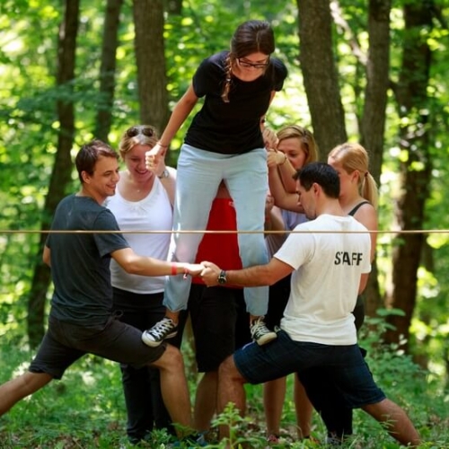 ADVENTURE DAY – EXPERIENȚĂ DE TEAM BUILDING LA ADRENALIN PARK