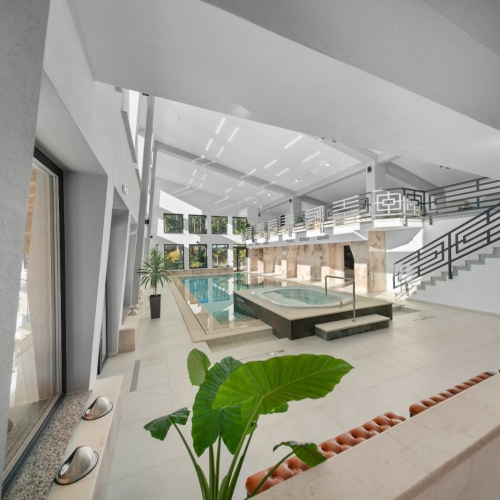 CSALÁDI ÉS BARÁTI FELTÖLTŐDÉS – WELLNESS & SPA A HARGITÁN