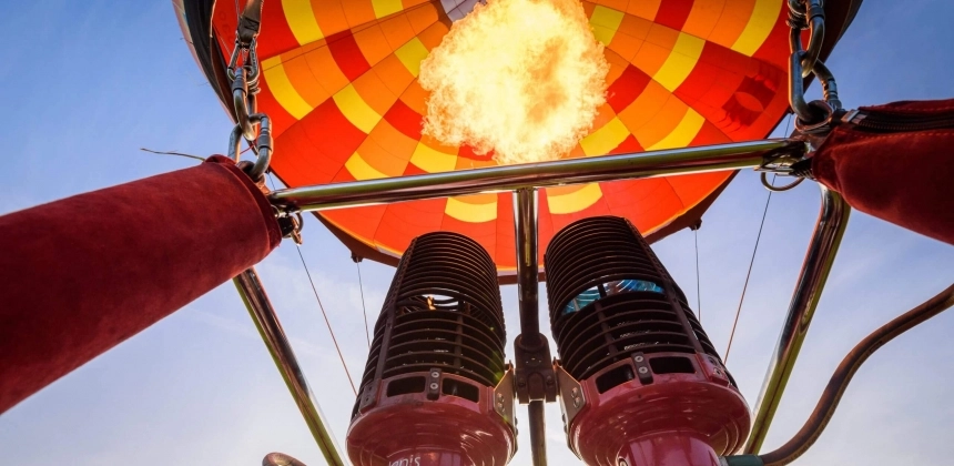 HŐLÉGBALLONNAL HÁROMSZÉK FÖLÖTT – CSALÁDI/ BARÁTI KALAND