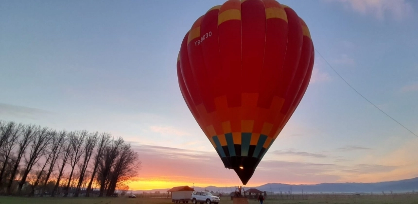 HŐLÉGBALLONNAL HÁROMSZÉK FÖLÖTT – CSALÁDI/ BARÁTI KALAND