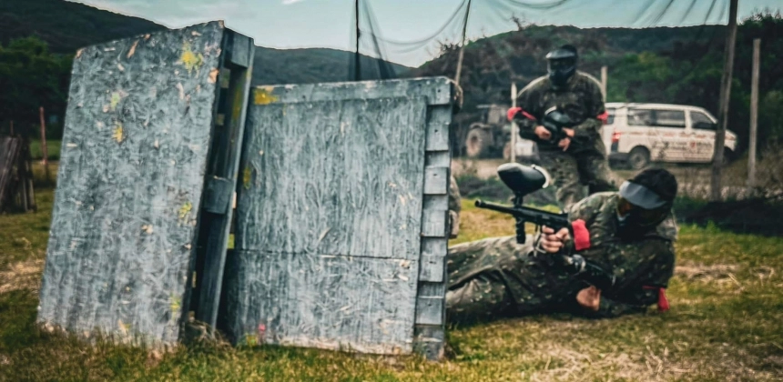 PAINTBALL - VOPSEȘTE-ȚI ADVERSARII ÎN CULORI!