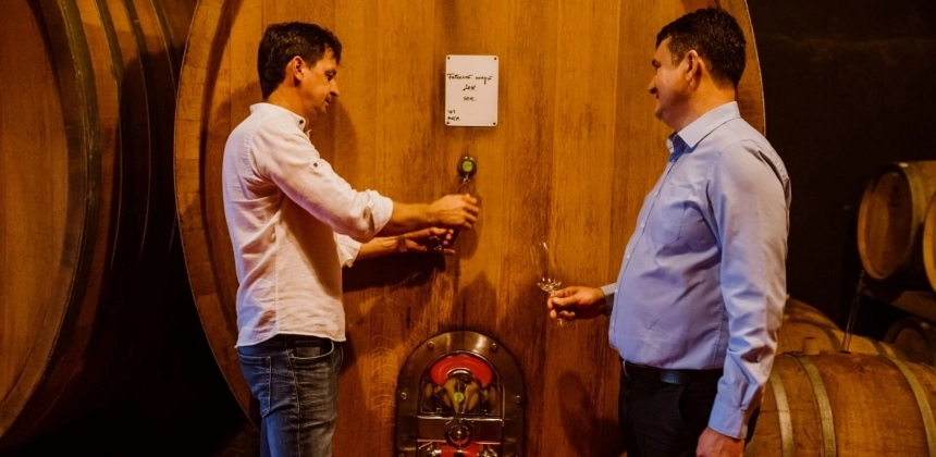 VIZITA CRAMEI ȘI DEGUSTARE DE VINURI ÎN INIMA TRANSILVANIEI