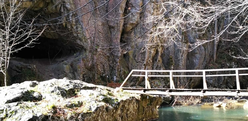 PEȘTERI LEGENDARE ÎN CHEILE VÂRGHIȘULUI