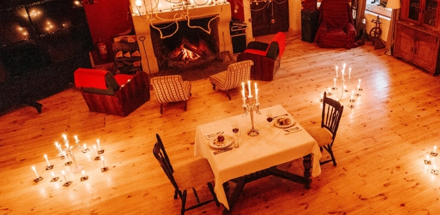 EXPERIENȚĂ CULINARĂ EXCLUSIVĂ LA LUMINA A 100 DE LUMÂNĂRI