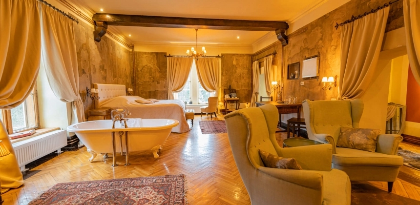EVADARE ROMANTICĂ ÎN LUXUL CASTELULUI MIKES