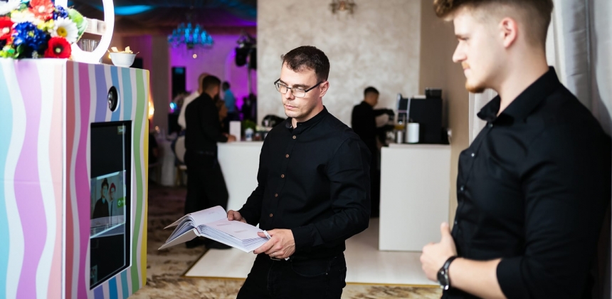ÎNCHIRIERE PHOTOBOOTH - AMINTIRI FOTO DE LA EVENIMENTUL TĂU
