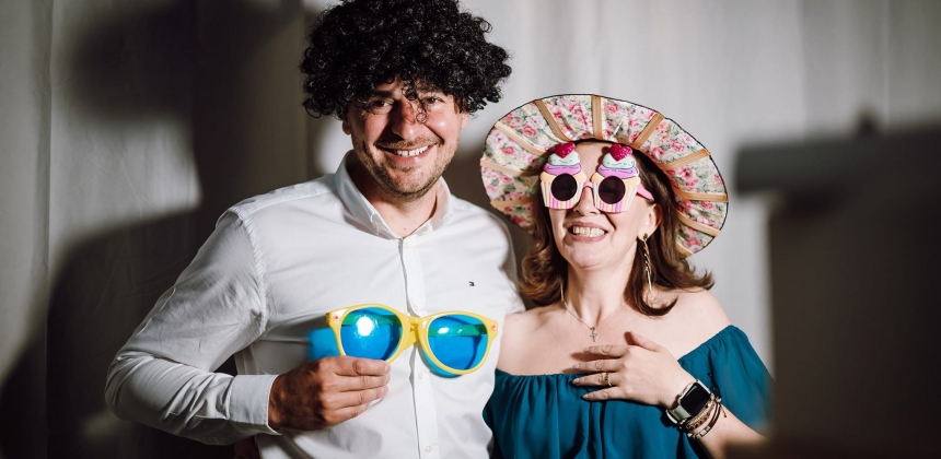 ÎNCHIRIERE PHOTOBOOTH - AMINTIRI FOTO DE LA EVENIMENTUL TĂU