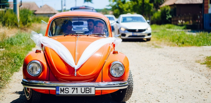 ÎNCHIRIERE VW BEETLE DE EPOCĂ PENTRU SESIUNE FOTO (DE NUNTĂ)
