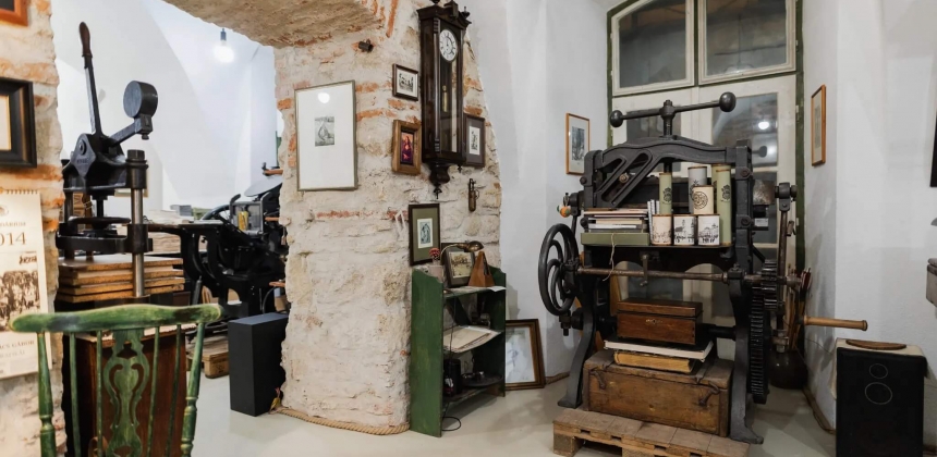 SECRETELE HÂRTIEI HANDMADE – VIZITĂ INTERACTIVĂ LA ATELIER