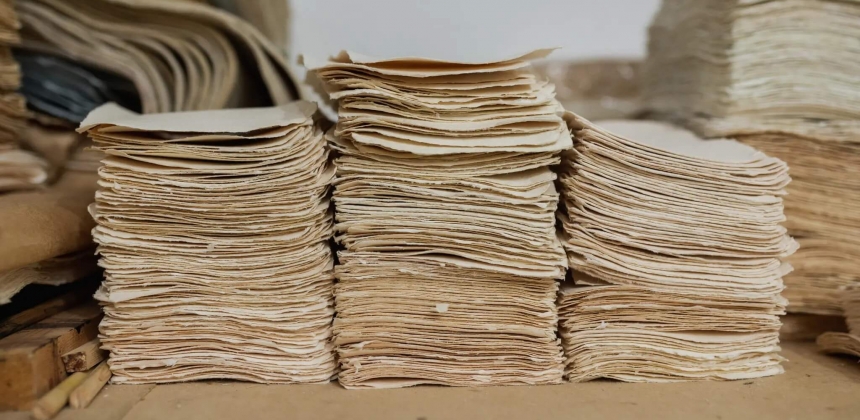 SECRETELE HÂRTIEI HANDMADE – VIZITĂ INTERACTIVĂ LA ATELIER