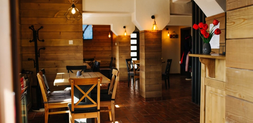 NATURĂ, WELLNESS ȘI MESE INCLUSE – RELAXARE COMPLETĂ ÎN MUNȚI