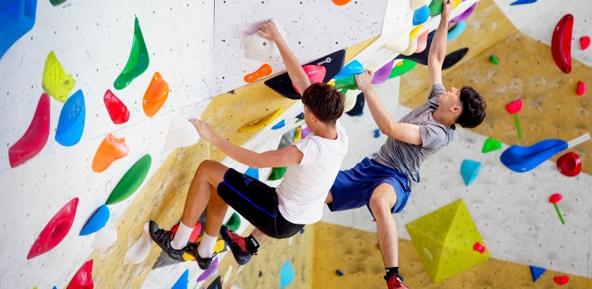 FORȚĂ ȘI FOCUS – ABONAMENT BOULDERING LA ADRENALIN CLIMBING GYM