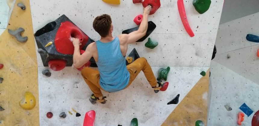 DESCOPERĂ-ȚI FORȚA! – INSTRUCTAJ DE BOULDERING ÎN GRUP