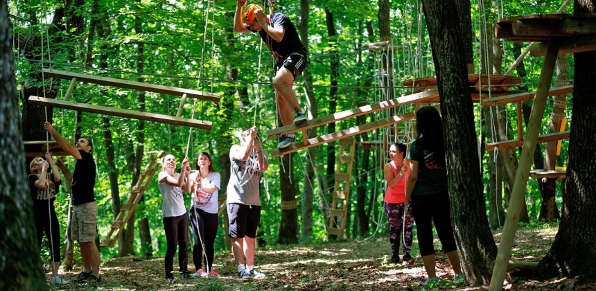 ADVENTURE DAY – EXPERIENȚĂ DE TEAM BUILDING LA ADRENALIN PARK