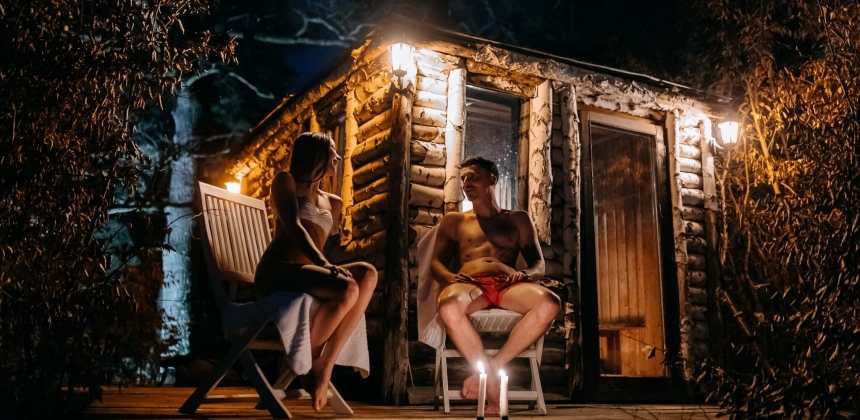 RITUAL DE SAUNĂ LA MARGINEA PĂDURII