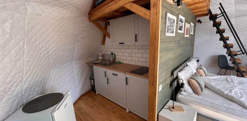 PANORÁMÁS GLAMPING ÉLMÉNY A FENYVESEK KÖZÖTT