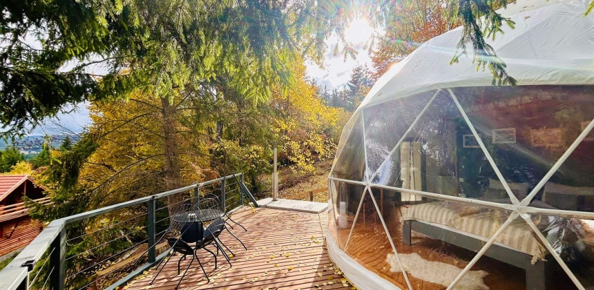 EVADARE INTIMĂ ÎN NATURĂ CU PANORAMĂ DE MUNTE
