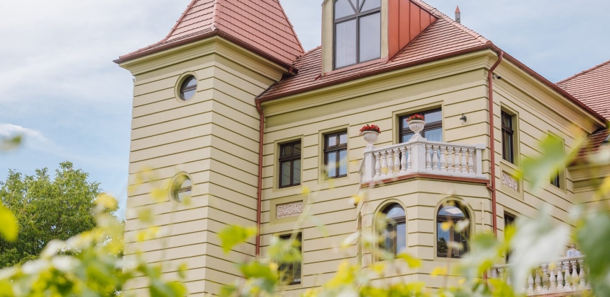 DOAR VOI DOI – O ESCAPADĂ ROMANTICĂ LA CONAC