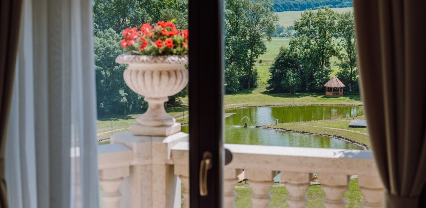 O ESCAPADĂ ÎN DOI, CU VIN ȘI MOMENTE SPECIALE